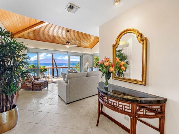 Beachfront  Maui  Three Bedroom Vacation Condo with Full Ocean Views