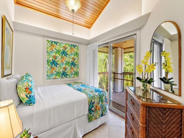 Beachfront  Maui  Three Bedroom Vacation Condo with Full Ocean Views