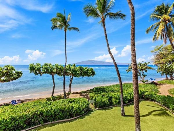 Beachfront  Maui  Three Bedroom Vacation Condo with Full Ocean Views