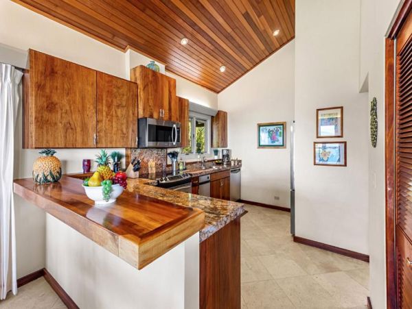 Beachfront  Maui  Three Bedroom Vacation Condo with Full Ocean Views