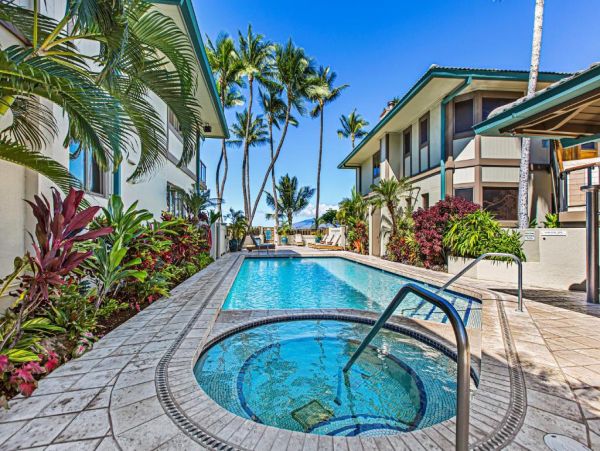 Beachfront  Maui  Three Bedroom Vacation Condo with Full Ocean Views