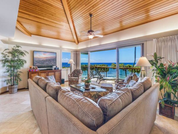 Beachfront  Maui  Three Bedroom Vacation Condo with Full Ocean Views