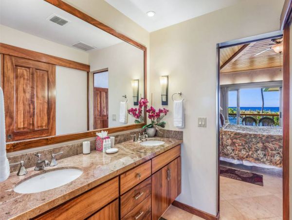 Beachfront  Maui  Three Bedroom Vacation Condo with Full Ocean Views