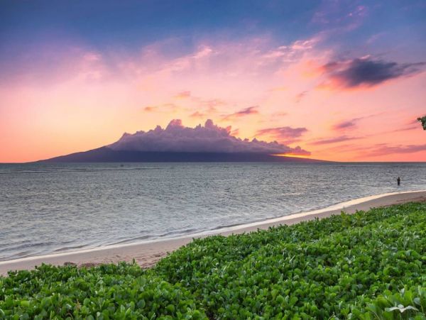 Beachfront  Maui  Three Bedroom Vacation Condo with Full Ocean Views