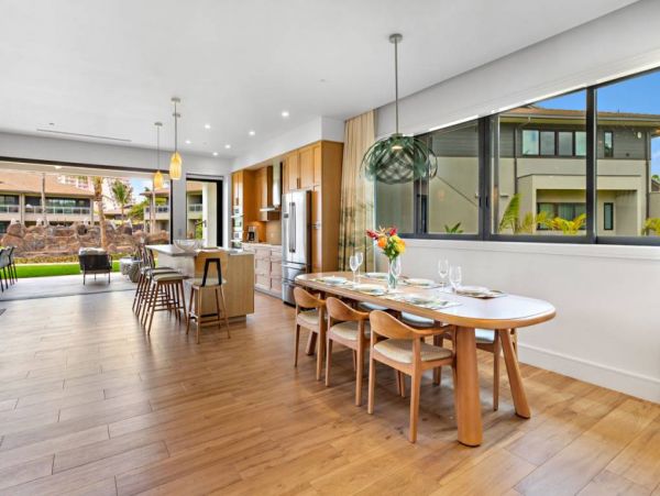Lahaina 3 Bedroom Condo with Fitness Center Pool & Hot Tubs
