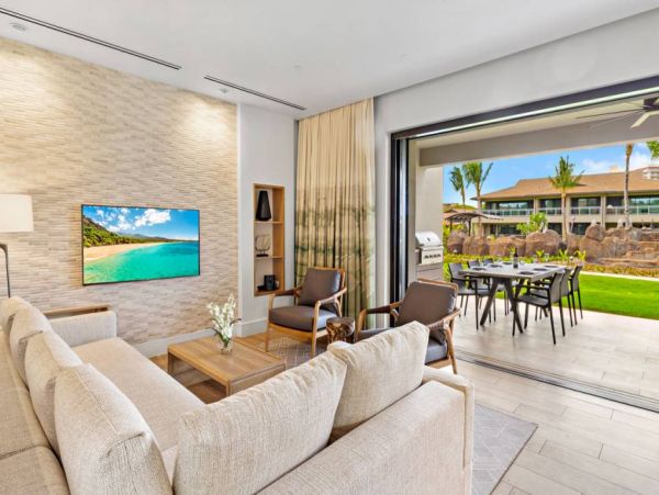 Lahaina 3 Bedroom Condo with Fitness Center Pool & Hot Tubs