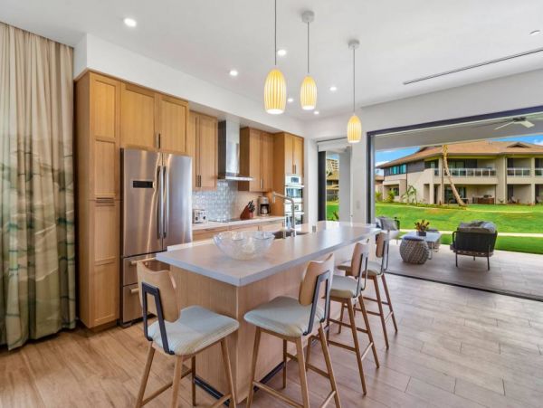 Maui Vacation Vacation Condo Sleeps Eight Guests