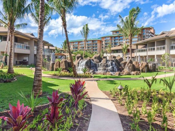 Luxurious 3 Bedroom Vacation Condo in Kaanapali On Beach