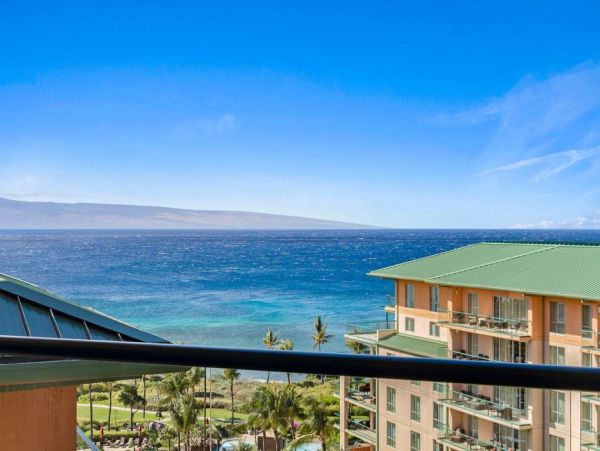 Elegant Corner Suite With Resort Amenities