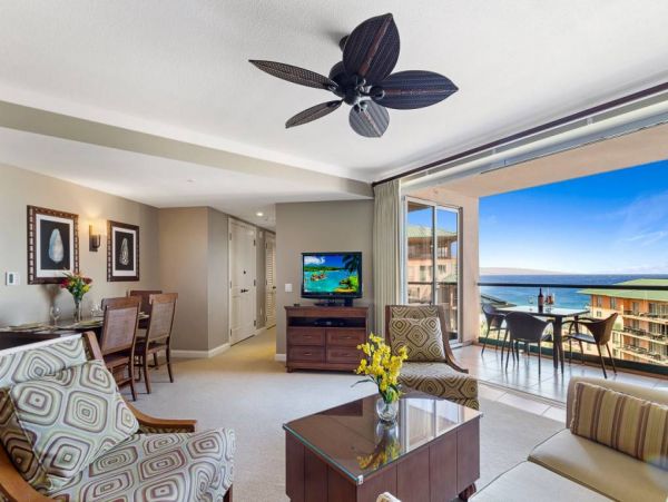 Elegant Corner Suite With Resort Amenities