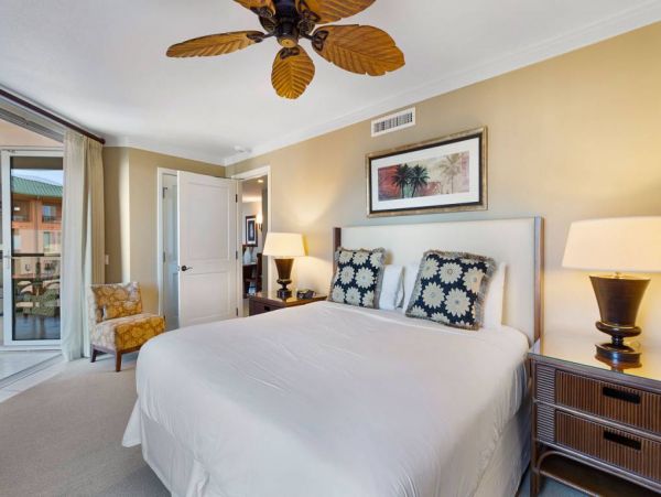 Elegant Corner Suite With Resort Amenities