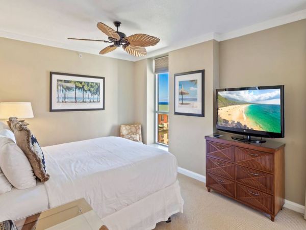 Elegant Corner Suite With Resort Amenities
