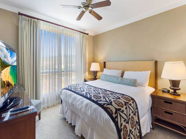 Beautiful & Spacious 2 Bedroom Condo with Ocean Views