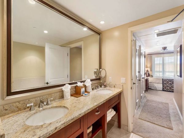 Beautiful & Spacious 2 Bedroom Condo with Ocean Views