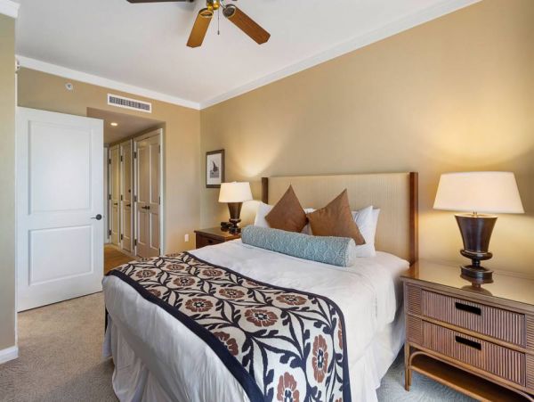 Beautiful & Spacious 2 Bedroom Condo with Ocean Views
