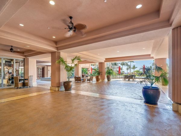 Gorgeous 3 Bedroom Condo with Balcony & Ocean Views