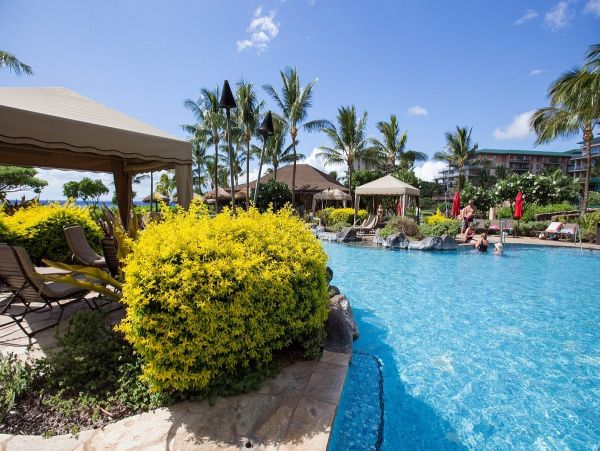 Gorgeous 3 Bedroom Condo with Balcony & Ocean Views
