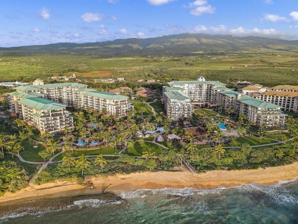 Gorgeous 3 Bedroom Condo with Balcony & Ocean Views