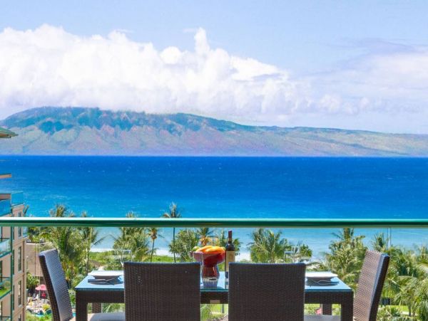 Gorgeous 3 Bedroom Condo with Balcony & Ocean Views