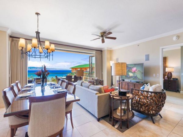 Gorgeous 3 Bedroom Condo with Balcony & Ocean Views