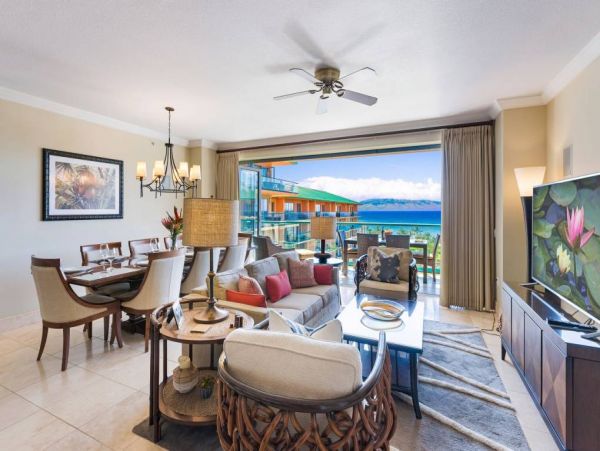 Gorgeous 3 Bedroom Condo with Balcony & Ocean Views
