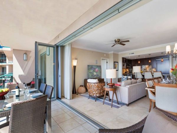 Gorgeous 3 Bedroom Condo with Balcony & Ocean Views