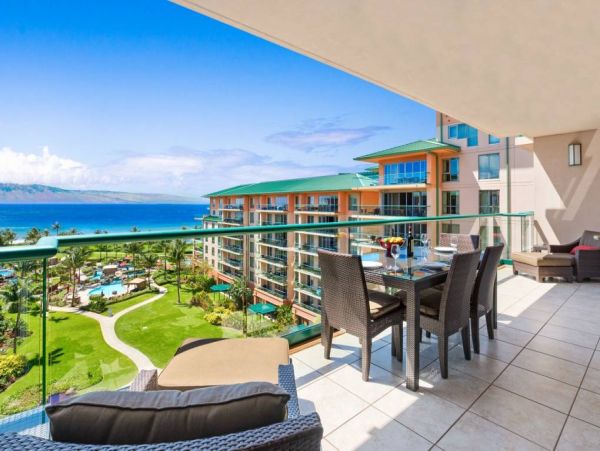 Gorgeous 3 Bedroom Condo with Balcony & Ocean Views