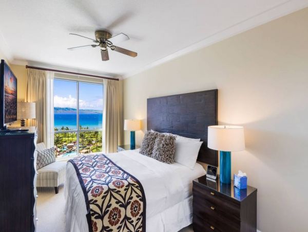 Gorgeous 3 Bedroom Condo with Balcony & Ocean Views