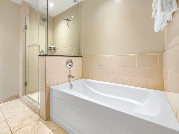 Luxurious 2BR/2BA Maui Suite with Stunning Views Accommodation