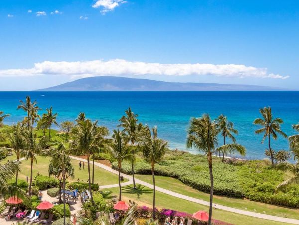 Oceanfront Condo Kanaapali - Maui's Premier Beachfront Retreat