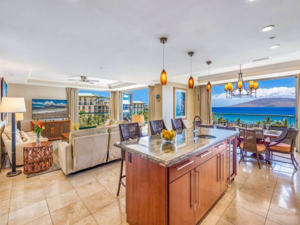 Oceanfront Condo Kanaapali - Maui's Premier Beachfront Retreat