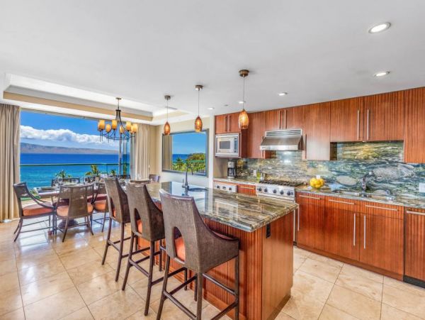 Oceanfront Condo Kanaapali - Maui's Premier Beachfront Retreat