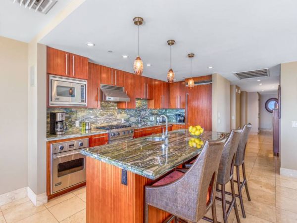 Oceanfront Condo Kanaapali - Maui's Premier Beachfront Retreat