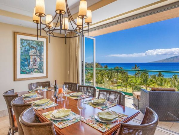 Oceanfront Condo Kanaapali - Maui's Premier Beachfront Retreat