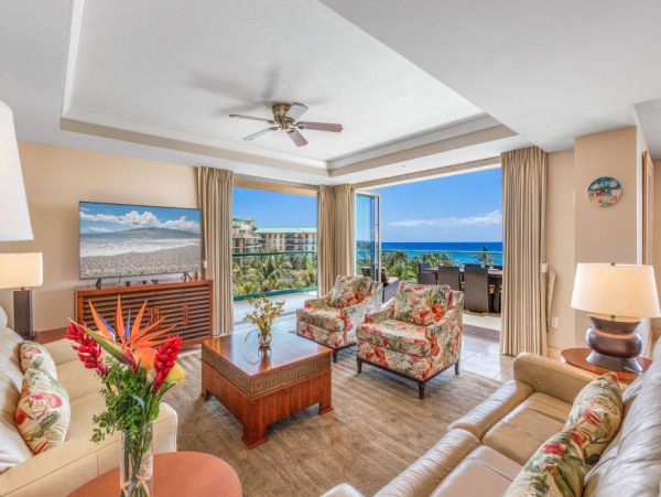 Oceanfront Condo Kanaapali - Maui's Premier Beachfront Retreat