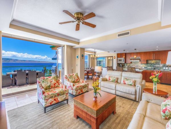 Oceanfront Condo Kanaapali - Maui's Premier Beachfront Retreat