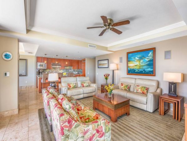 Oceanfront Condo Kanaapali - Maui's Premier Beachfront Retreat