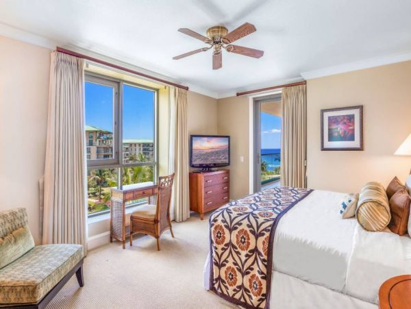 Oceanfront Condo Kanaapali - Maui's Premier Beachfront Retreat
