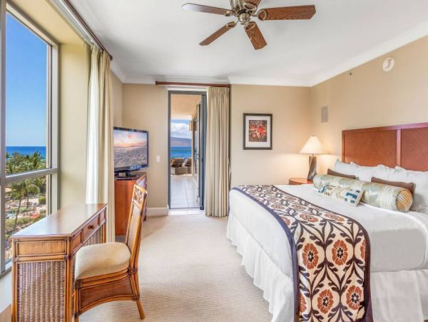 Oceanfront Condo Kanaapali - Maui's Premier Beachfront Retreat