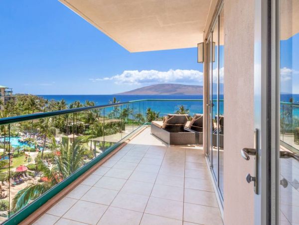 Oceanfront Condo Kanaapali - Maui's Premier Beachfront Retreat