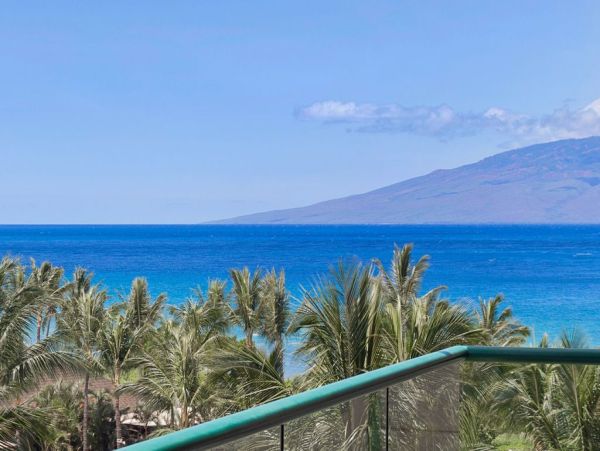 Spacious Ocean View Retreat - Luxury 2-Bedroom Suite