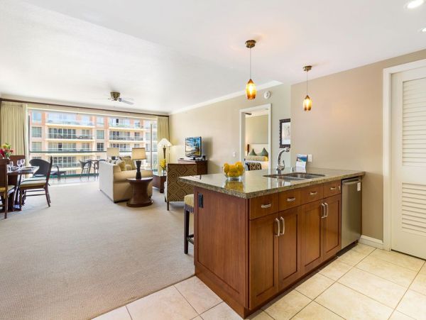 Spacious Ocean View Retreat - Luxury 2-Bedroom Suite
