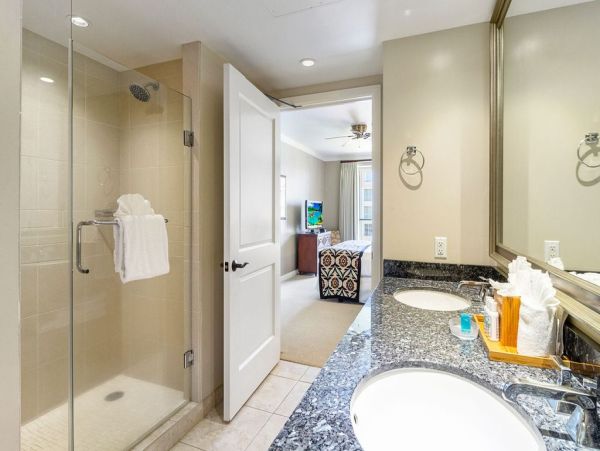 Spacious Ocean View Retreat - Luxury 2-Bedroom Suite