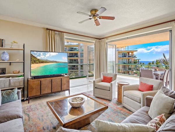 Premier Oceanfront Luxury with Panoramic Views in Kaanapali