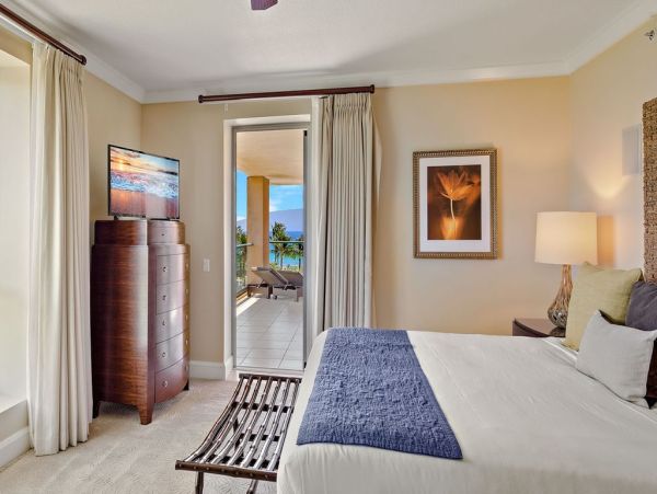Premier Oceanfront Luxury with Panoramic Views in Kaanapali