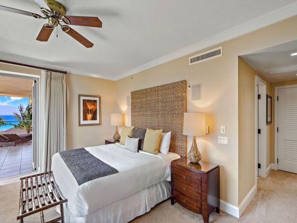 Premier Oceanfront Luxury with Panoramic Views in Kaanapali
