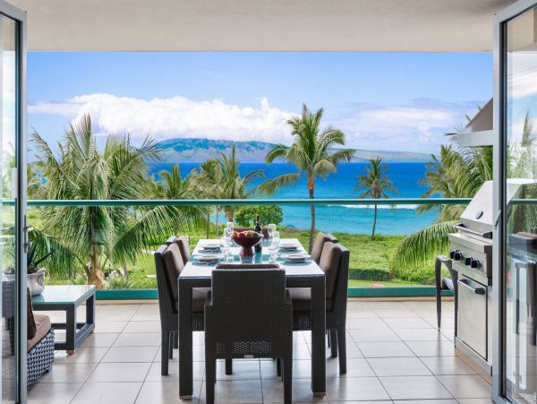 Oceanfront Luxury Rereat with Expansive Views & Premier Amenities
