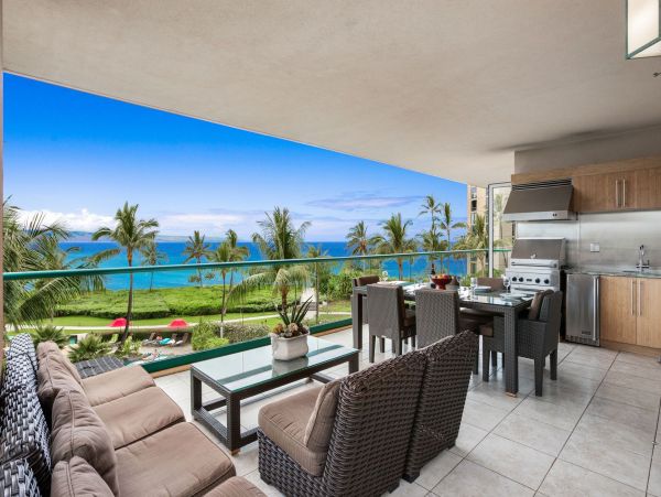 Oceanfront Luxury Rereat with Expansive Views & Premier Amenities