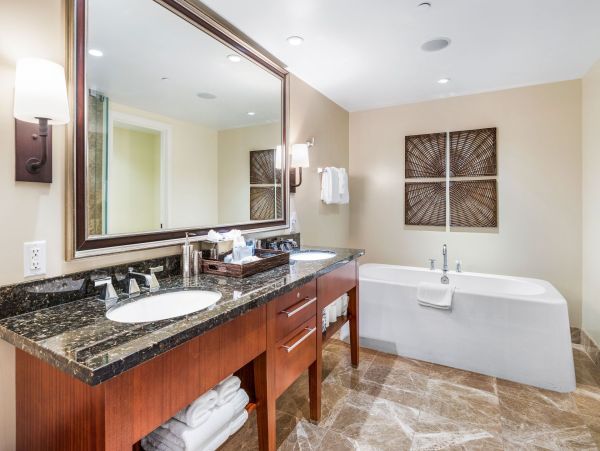Oceanfront Luxury Rereat with Expansive Views & Premier Amenities