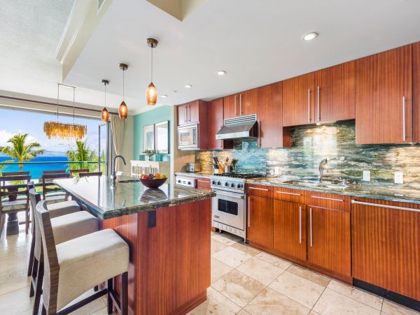 Oceanfront Luxury Rereat with Expansive Views & Premier Amenities